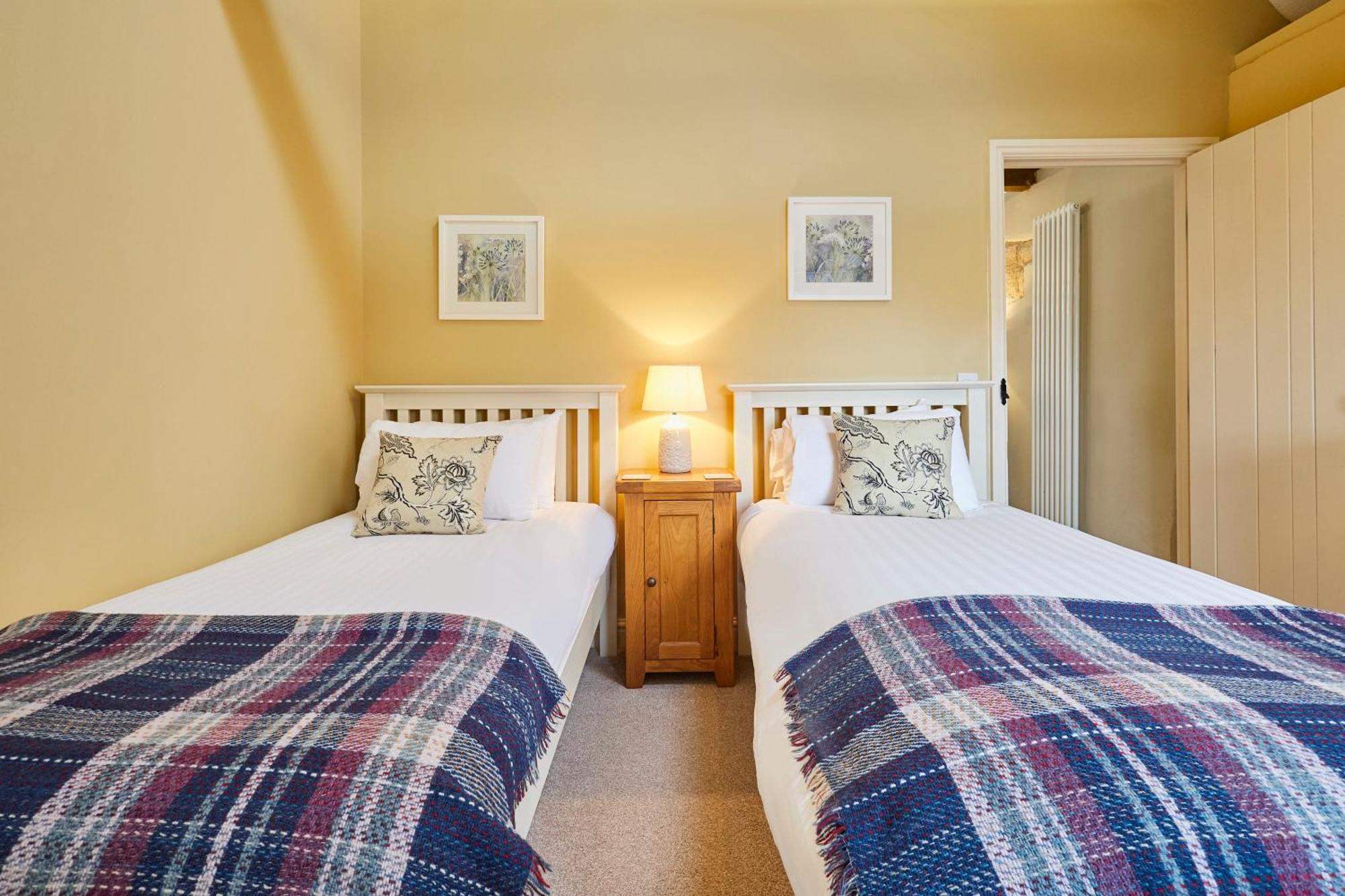 Host & Stay - Tithe Barn Cottages Easington Номер фото
