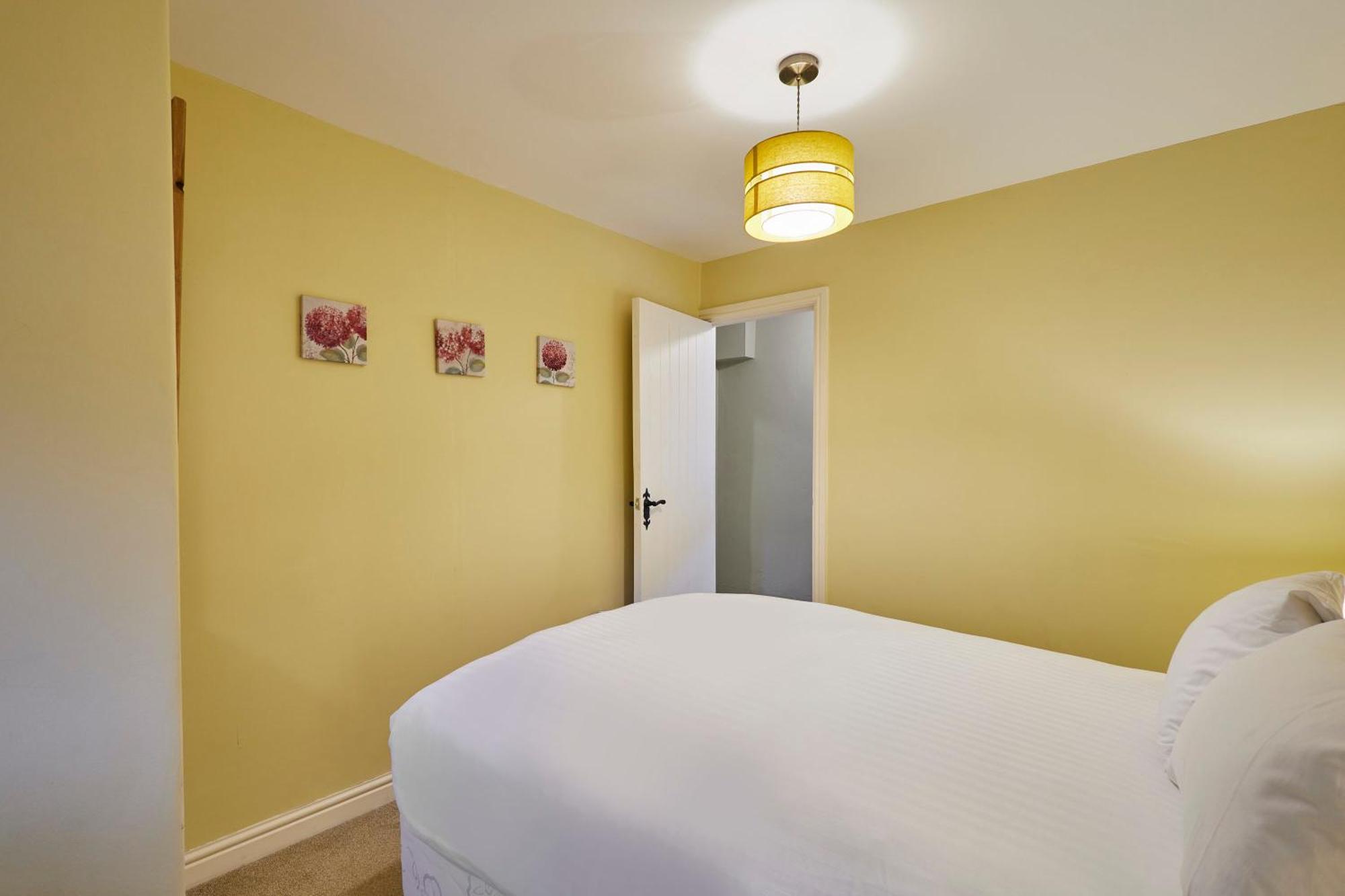 Host & Stay - Tithe Barn Cottages Easington Номер фото